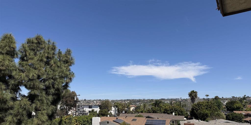 https://media.crmls.org/mediaz/9c4a0fad-71f1-40af-a203-094134e996a5.jpg?preset=X-Large
