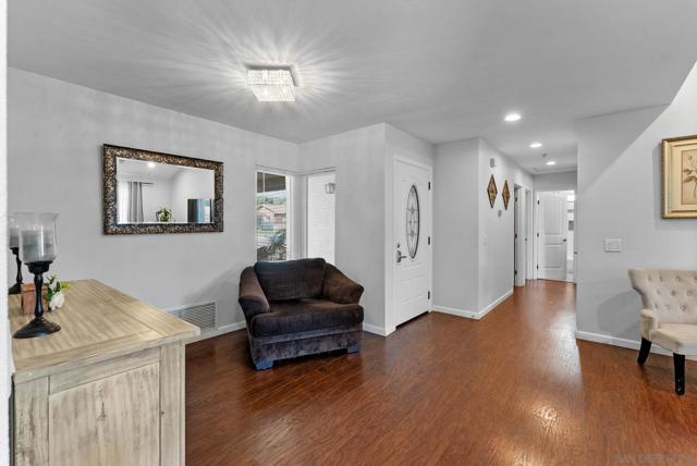 9209 Les Rd, Santee CA: https://media.crmls.org/mediaz/9c4a48b0-19d2-4bff-924d-70b2fd77566a.jpg