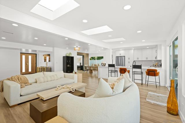 1110 Sea Village Dr, Cardiff by the Sea CA: https://media.crmls.org/mediaz/9c4a5eab-5f55-43bb-bc41-672b1c67d85d.jpg