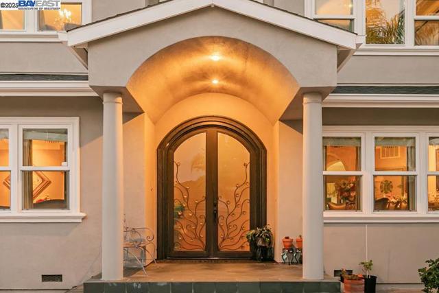 190 Pickering Ave, Fremont CA: https://media.crmls.org/mediaz/9c4aa384-27ad-4d68-8916-ecb09e10a91c.jpg