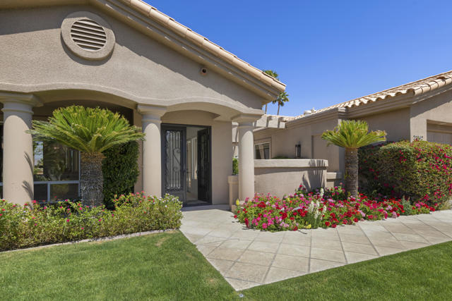 73042 Galleria Court, Palm Desert CA: https://media.crmls.org/mediaz/9c4ab362-c5df-4461-8a8d-f054b9d11553.jpg
