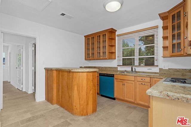16910 West Sunset Boulevard photo 20