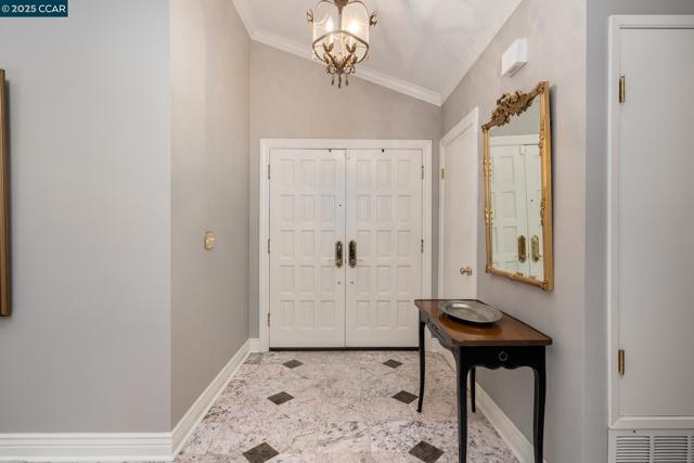 131 Shoshone Court, Danville CA: https://media.crmls.org/mediaz/9c4b37be-fc54-40f6-9df5-bdba5723256a.jpg