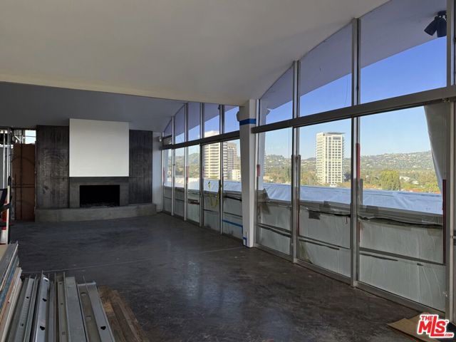 1333 S Beverly Glen Boulevard, Los Angeles CA: https://media.crmls.org/mediaz/9c4b4129-ab89-4624-b9fa-69bae1180741.jpg