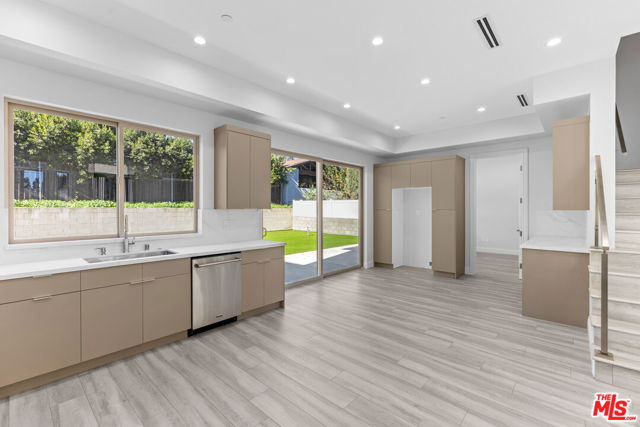 6723 Sunnyslope Avenue, Van Nuys CA: https://media.crmls.org/mediaz/9c4b6e76-bab4-4c30-9b33-b28119bed3f7.jpg