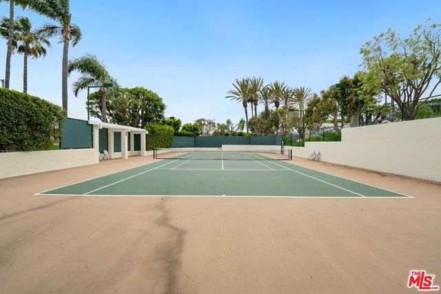 6453 Zuma View Place, Malibu CA: https://media.crmls.org/mediaz/9c4b8308-957b-4e8b-bb53-92157a033a57.jpg