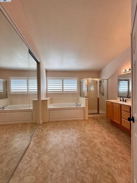 Image 9 of 28 For 6337 Brook Hollow Cir