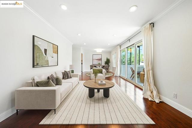 567 Oakland Ave., Oakland CA: https://media.crmls.org/mediaz/9c4c05d4-c7d4-4539-9f59-ba379257bc5c.jpg