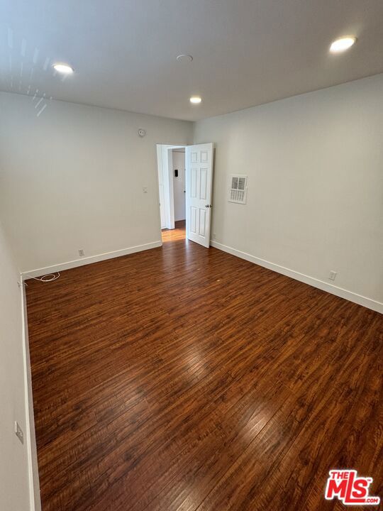 3707 Kelton Avenue, Los Angeles CA: https://media.crmls.org/mediaz/9c4c0dd7-0b01-49c8-8107-b00cd0cb8117.jpg