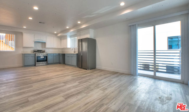4308 S Normandie Avenue, Los Angeles CA: https://media.crmls.org/mediaz/9c4c2c6f-cd51-42ac-92c0-d0bd31ee7db5.jpg