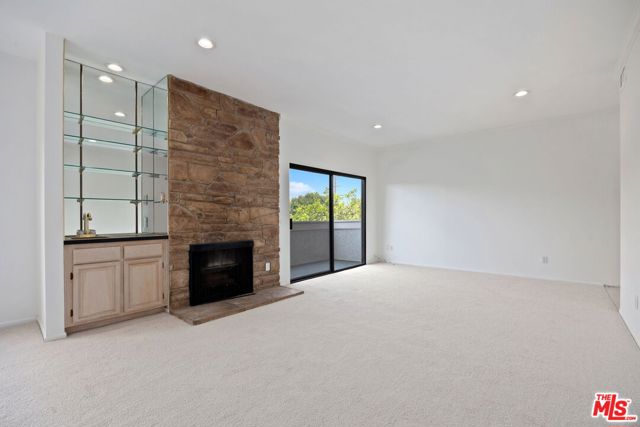 14050 Magnolia Boulevard, Sherman Oaks CA: https://media.crmls.org/mediaz/9c4d1d18-b298-4c3c-9de4-3d2af81fb158.jpg