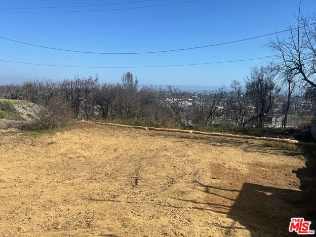 15312 Mc Kendree Avenue, Pacific Palisades CA: https://media.crmls.org/mediaz/9c4d4076-4c99-44f1-898a-40ca53674283.jpg