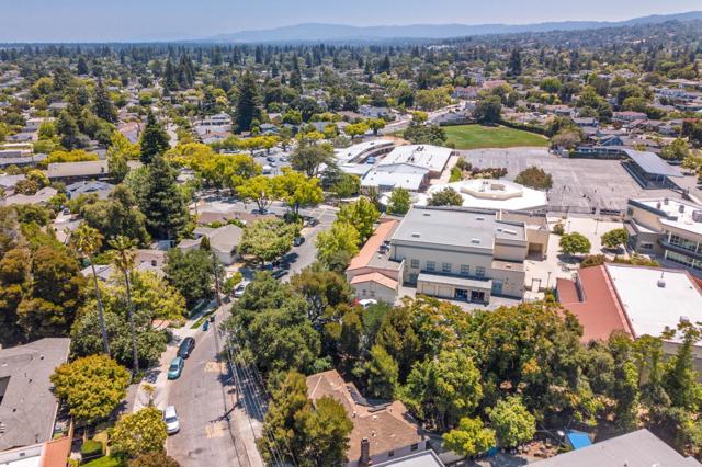 774 Chestnut Street, San Carlos CA: https://media.crmls.org/mediaz/9c4d72ec-fbe7-49d3-934c-0833209e29fa.jpg