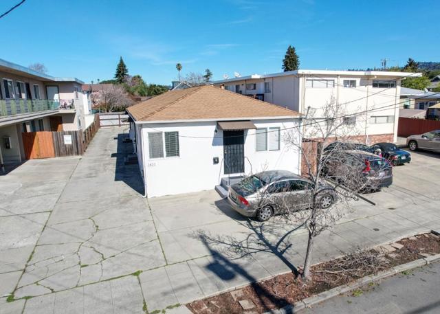 1431 Dwight Way, Berkeley CA: https://media.crmls.org/mediaz/9c4da772-4d81-459d-85ba-5a01d33f73e1.jpg
