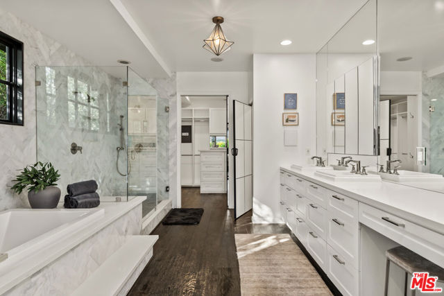 3159 Thatcher Avenue, Marina del Rey CA: https://media.crmls.org/mediaz/9c4dcb01-676c-470f-adbe-7cbc5d3bb926.jpg