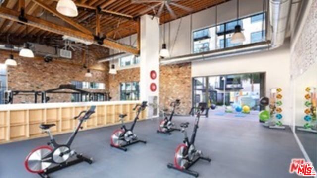 695 S Santa Fe Avenue, Los Angeles CA: https://media.crmls.org/mediaz/9c4dd761-0f3a-44d2-9457-4eb5400bab81.jpg