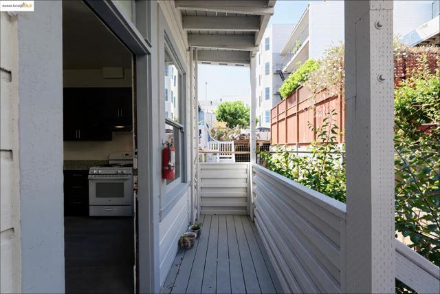47 Auburn, San Francisco CA: https://media.crmls.org/mediaz/9c4df755-9cb3-4690-ad44-cbab3340842e.jpg