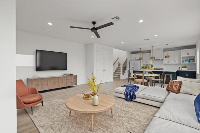 425 Maria Drive, Hollister CA: https://media.crmls.org/mediaz/9c4eb911-40db-4354-9793-23b441314fca.jpg