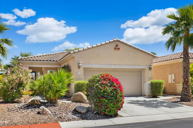 41412 Calle Pampas, Indio CA: https://media.crmls.org/mediaz/9c4ebad4-736c-4707-972b-5cf24722e605.jpg