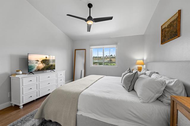 510 Camino De La Reina, San Diego CA: https://media.crmls.org/mediaz/9c4f4d8e-b00d-45b8-af89-26315e0d08b8.jpg
