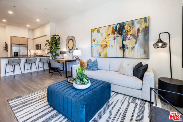 5075 Camino De La Siesta, San Diego CA: https://media.crmls.org/mediaz/9c4fb132-304a-40a1-b9b1-f585a7b7490e.jpg