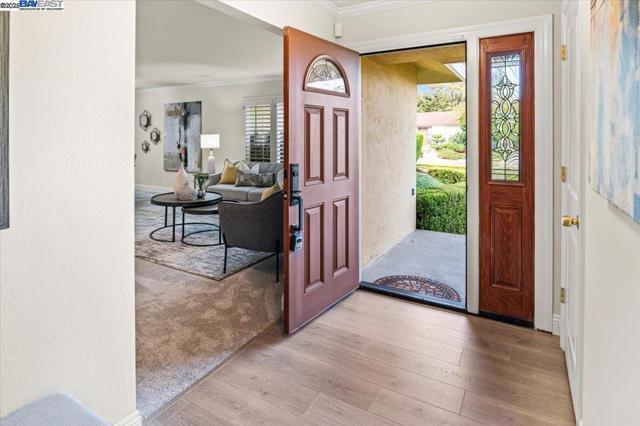 25631 Paul Ct, Hayward CA: https://media.crmls.org/mediaz/9c4fc934-e4ec-44b3-a0b7-6bb2f114aa16.jpg