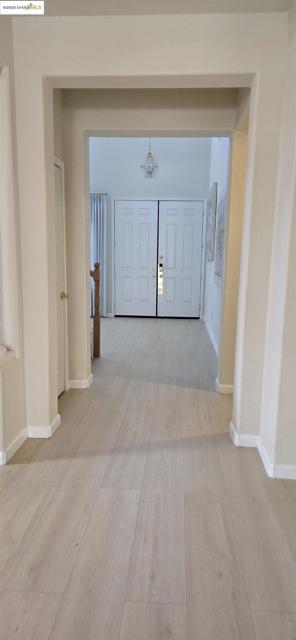 988 Chamomile Ln, Brentwood CA: https://media.crmls.org/mediaz/9c4fe6e7-734b-49a3-a716-f38c4ad5fc72.jpg