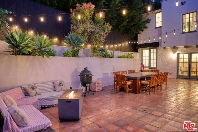 6749 Whitley Terrace, Los Angeles CA: https://media.crmls.org/mediaz/9c50121e-e508-44c3-bcab-5030d00d2221.jpg