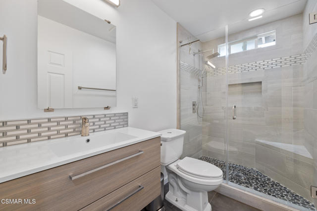 789 Glen Oaks Road, Thousand Oaks CA: https://media.crmls.org/mediaz/9c507760-1fd8-41c1-91a0-05fcd18d2bf8.jpg