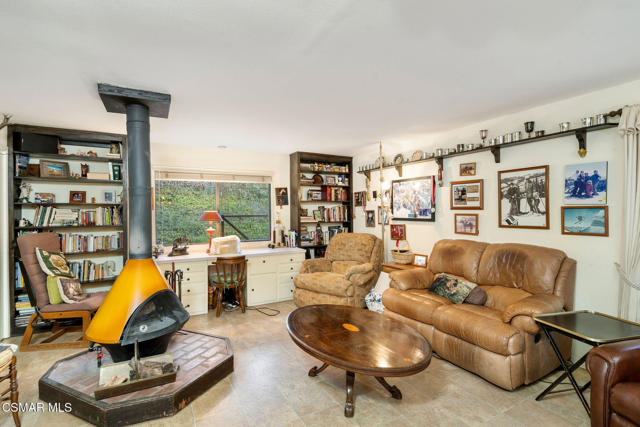 320 E Carlisle Road, Thousand Oaks CA: https://media.crmls.org/mediaz/9c5080df-c19e-4536-a074-e6a906dfe41e.jpg