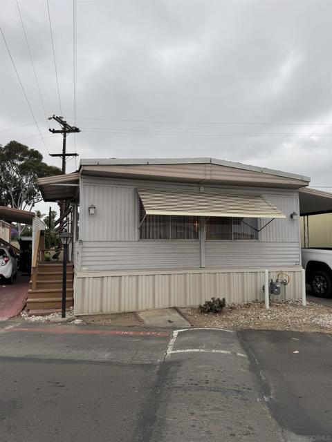 36 Via Veneto, Chula Vista CA: https://media.crmls.org/mediaz/9c50ebba-eea6-42bc-b34c-ace8305576ed.jpg