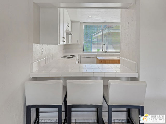 2365 S Oakcrest Drive, Palm Springs CA: https://media.crmls.org/mediaz/9c514d11-aa00-49ab-a8fd-274ecf11dac7.jpg