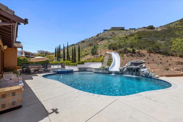 543 Ledge Street, San Marcos CA: https://media.crmls.org/mediaz/9c5157fc-1d53-4ec9-afc8-bc1179b8099d.jpg
