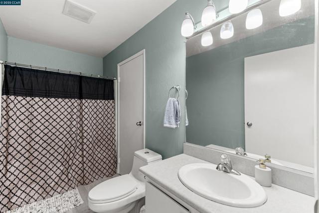 2450 Walters Way, Concord CA: https://media.crmls.org/mediaz/9c516908-7867-48c3-9737-e34c190f5080.jpg