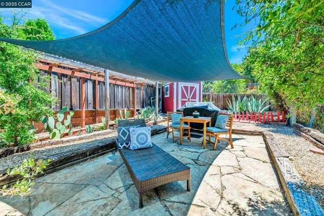 49 Terra Bella Dr, Walnut Creek CA: https://media.crmls.org/mediaz/9c516b87-61dc-4297-a722-0e1a907bd1b9.jpg