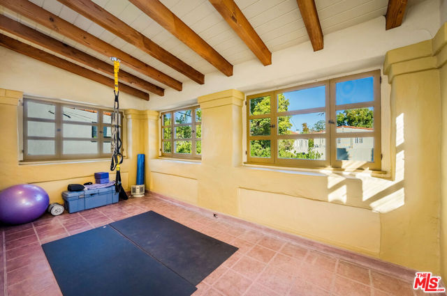 500 N Las Palmas Avenue, Los Angeles CA: https://media.crmls.org/mediaz/9c5173ec-0383-4f16-9a53-d81eb9f34b49.jpg