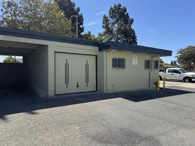 36976 Mulberry St, Newark CA: https://media.crmls.org/mediaz/9c517bf4-74bf-45dd-9c14-18c33d8be2cc.jpg