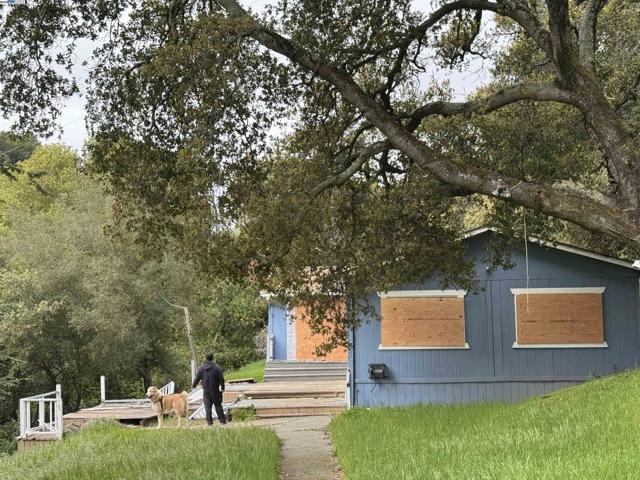 2950 Niles Canyon Rd, Castro Valley CA: https://media.crmls.org/mediaz/9c51ea13-109b-4161-b63d-ca123b388fd6.jpg