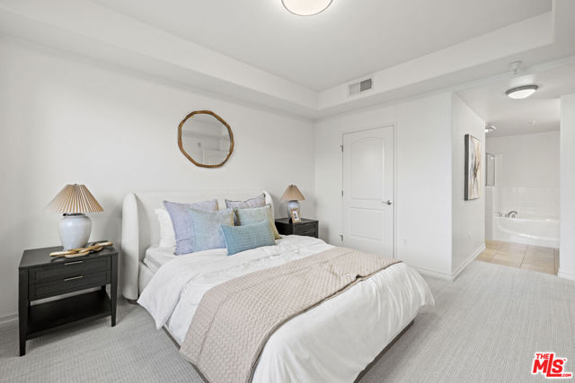 629 Traction Avenue, Los Angeles CA: https://media.crmls.org/mediaz/9c52021a-7540-495d-8fac-9380598a150e.jpg