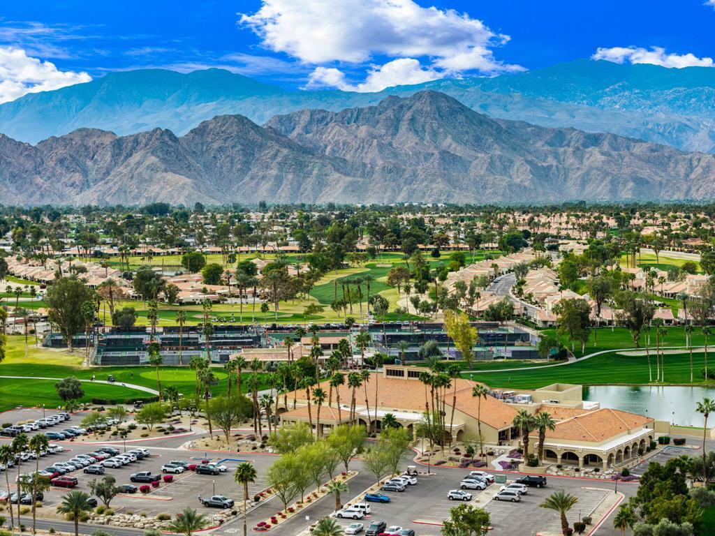 https://media.crmls.org/mediaz/9c524a10-239e-4ea1-a41c-77ac12b53066.jpg?preset=X-Large