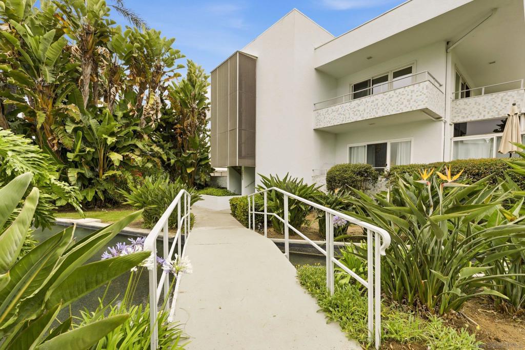2364 Torrey Pines Rd. - photo 3