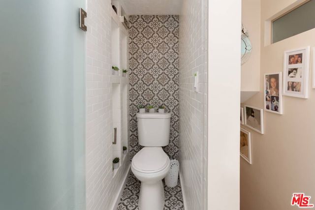 657 Mildred Avenue, Venice CA: https://media.crmls.org/mediaz/9c529a59-262d-468f-9757-875572e36c0f.jpg