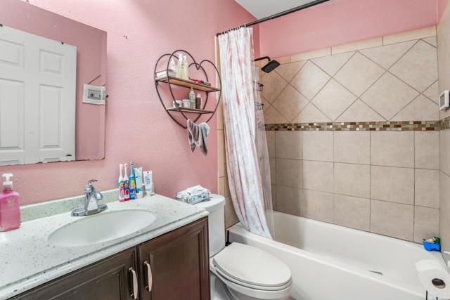 5101 Roscrea Avenue, San Diego CA: https://media.crmls.org/mediaz/9c52b0ec-f6aa-4078-9348-9df73fc4c51f.jpg