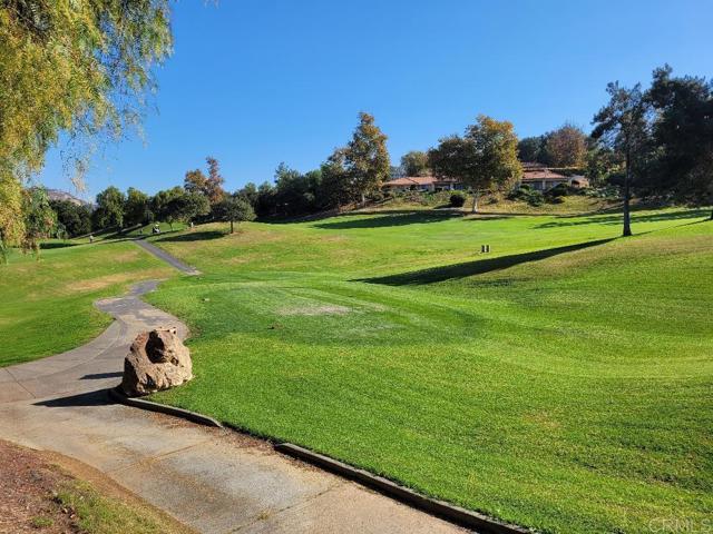 Detail Gallery Image 4 of 52 For 2533 Holly Valley Dr., Vista,  CA 92084 - 2 Beds | 2/1 Baths