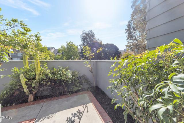 Detail Gallery Image 10 of 14 For 1029 Gilbert Ln, Ventura,  CA 93003 - 2 Beds | 2 Baths
