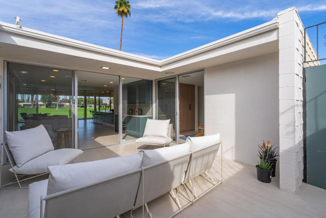 399 Desert Lakes Drive, Palm Springs CA: https://media.crmls.org/mediaz/9c53bb7e-280f-4ddb-891a-a3f1c2efc3b0.jpg