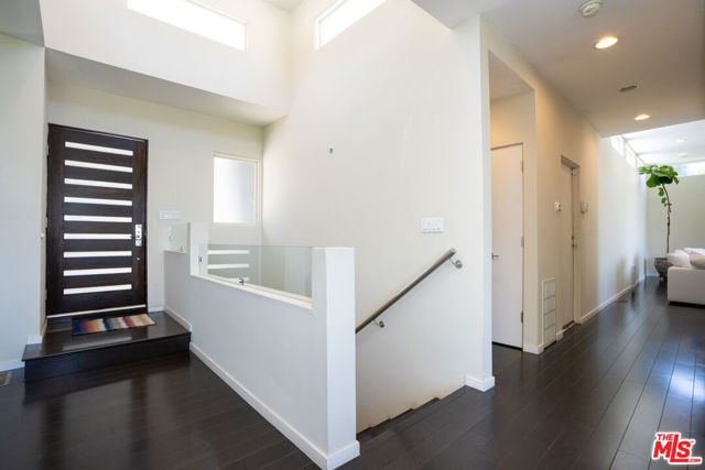 3865 Buena Park Drive, Studio City CA: https://media.crmls.org/mediaz/9c53e040-4a68-4f00-9617-b90390c42c99.jpg