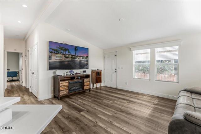 20652 Lassen Street, Chatsworth CA: https://media.crmls.org/mediaz/9c543f7b-b4a1-4a49-867d-ef6f217ca7f4.jpg