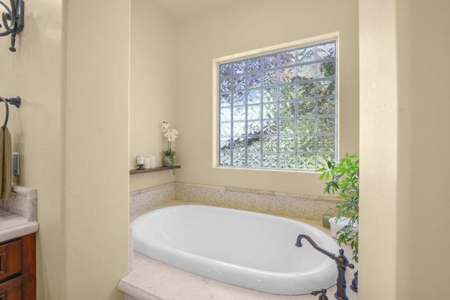 12240 Heritage Way, Gilroy CA: https://media.crmls.org/mediaz/9c549ad5-bfdc-4902-8ff4-359509540b9d.jpg