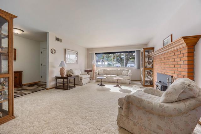 Detail Gallery Image 5 of 42 For 7413 Rowena St, San Diego,  CA 92119 - 5 Beds | 3 Baths